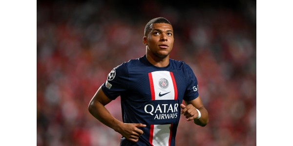 Mbappé leidt scorerslijst met 2 doelpunten